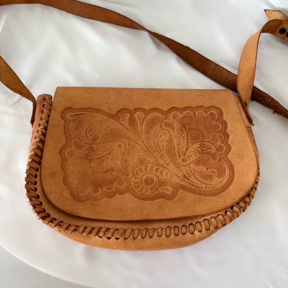 Vintage 70s tooled leather purse crossbody tan brown
